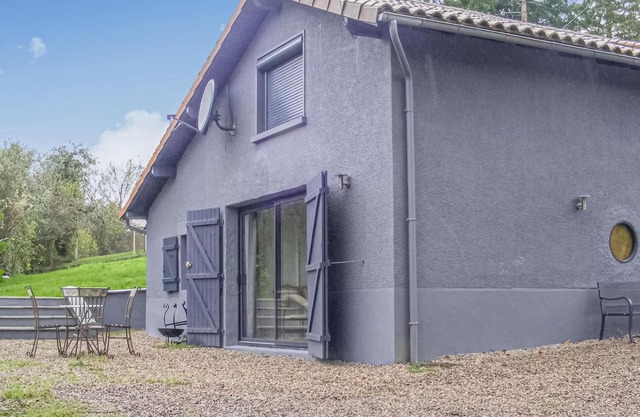 This beautiful vacation home with private pool awaits you in Etagnac, 40 km from Limoges and 70 km f