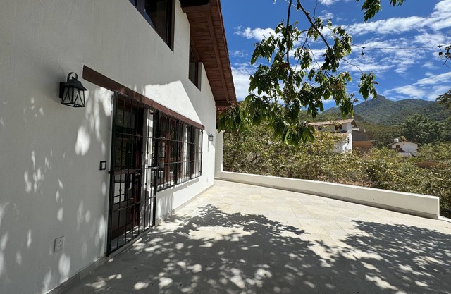 This cabin is a 2 bedroom(s), 1 bathrooms, located in San Sebastian del Oeste, Jalisco.