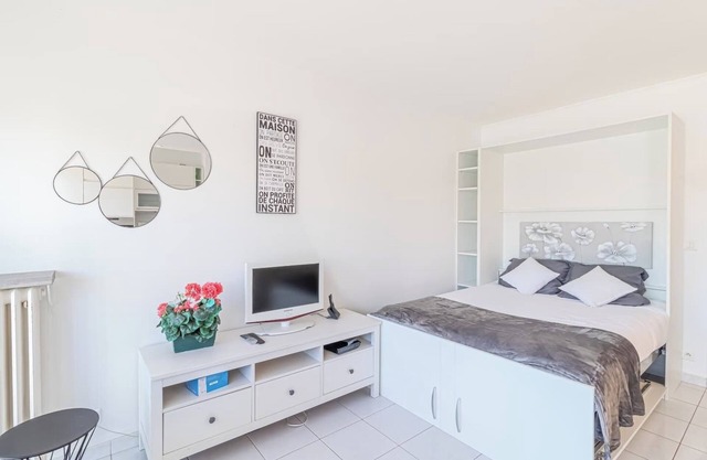 This condominium is a 0 bedroom(s), 1 bathrooms, located in Roquebrune-Cap-Martin, Provence-Alpes-Côte d'Azur.