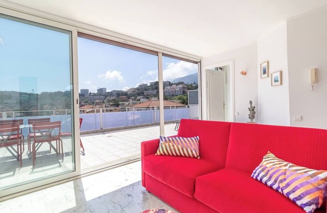 This condominium is a 1 bedroom(s), 1 bathrooms, located in Roquebrune-Cap-Martin, Provence-Alpes-Côte d'Azur.