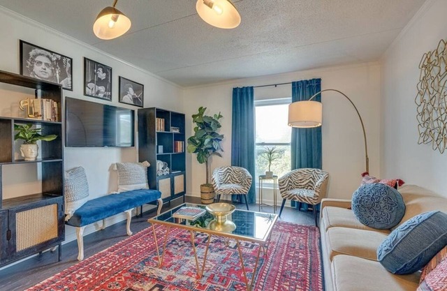 This condominium is a 1 bedroom(s), 1 bathrooms, located in Nashville, TN.