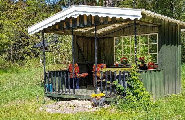 This cottage is located in a quiet and child-friendly location in the forest of Tåstrarp.