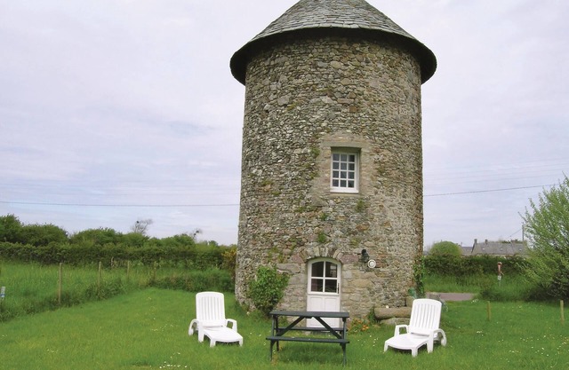 This former windmill, not far from the beach, promises a special living experience.