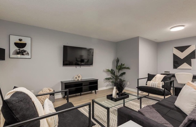 This house is a 1 bedroom(s), 1 bathrooms, located in Calgary, AB.
