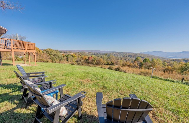 This house is a 2 bedroom(s), 3 bathrooms, located in Blacksburg, VA.