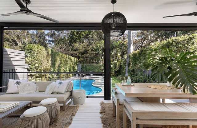 This house is a 3 bedroom(s), 2 bathrooms, located in Edgecliff, NSW.