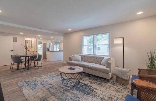 This house is a 3 bedroom(s), 2 bathrooms, located in Marion, IN.