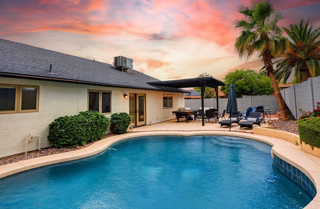 This house is a 4 bedroom(s), 2 bathrooms, located in Scottsdale, AZ.