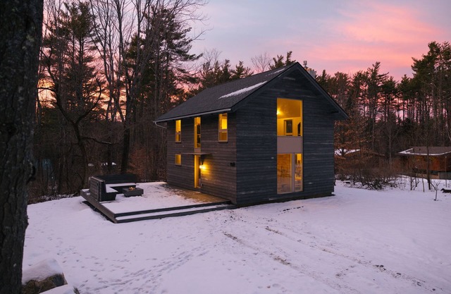 This house is a 4 bedroom(s), 2 bathrooms, located in West Windsor, VT.