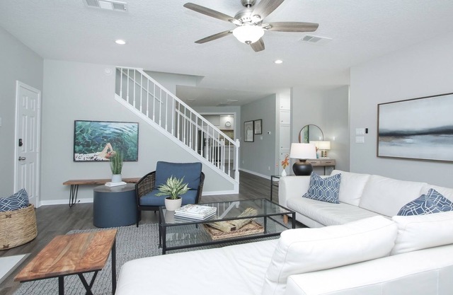 This house is a 3 bedroom(s), 2.5 bathrooms, located in Clear Lake Shores, TX.