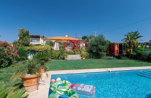 This splendid mas dating from the beg of the century SEA VIEW - POOL - WHIRLPOOL