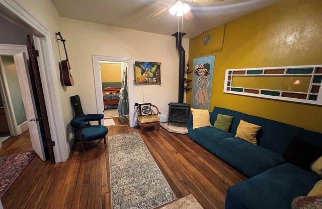This townhouse is a 2 bedroom(s), 1 bathrooms, located in Salida, CO.