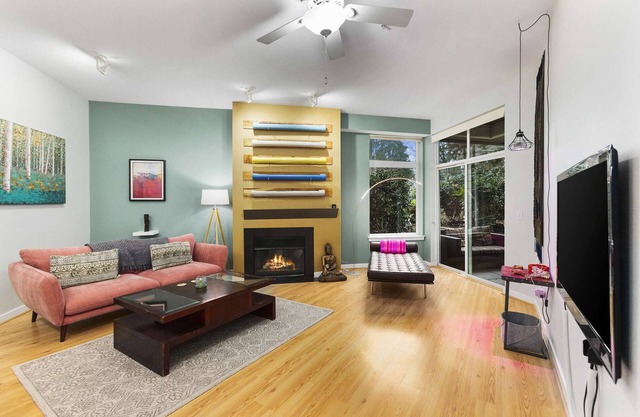 Thoughtfully decorated 12' ceiling apartment nestled in the quiet section of Kirkland.