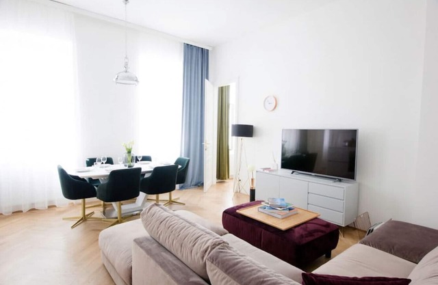 Three-Bedroom Apartment - Opera