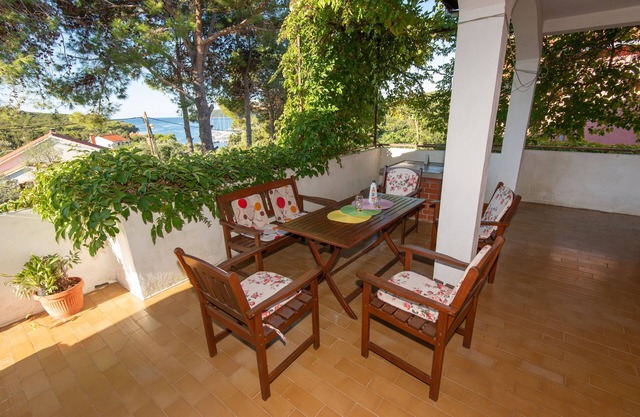 Three bedroom apartment with terrace and sea view Molat (A-6249-a)