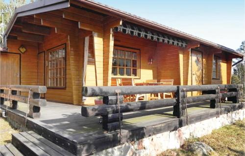 Three-Bedroom Holiday Home With A Fireplace In Grisslehamn