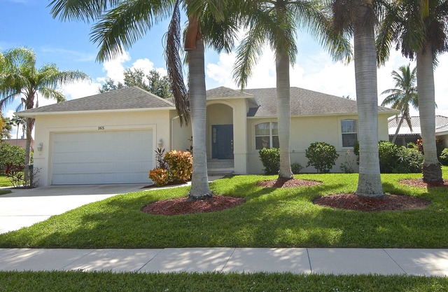 Three block walk to beach, private pool, designer home