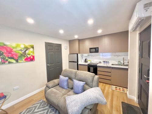 Tiffany's Suites Modern Caribbean Apartment