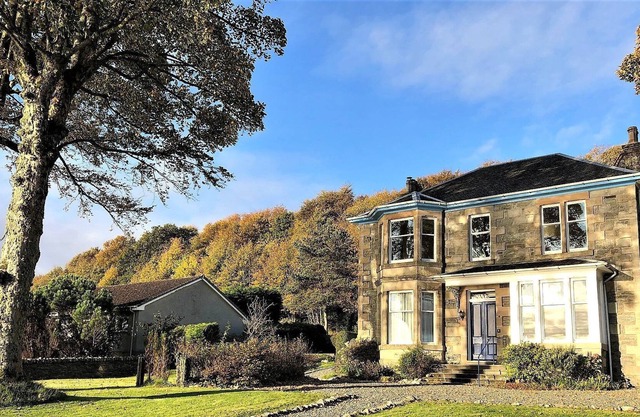 Tighnafaolinn Apartment, shore front location, stunnning sea views