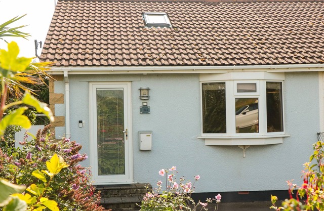 TILLY’S COTTAGE, pet friendly, character holiday cottage in Kewstoke