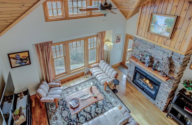 Timbers Q-4: Mountain Condo, Echota Gated Resort, Indoor/Outdoor Pools and Hot Tub, Fitness Area,.