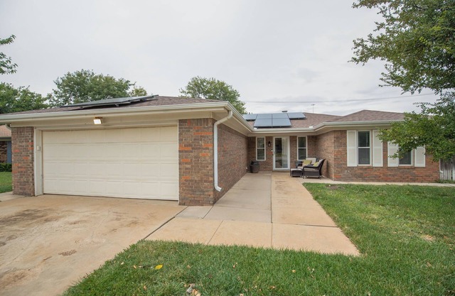 Timeless 3BR Home in Cozy Puckett West Neighborhood - Near Medical District