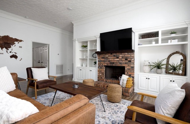 Timeless Midtown Craftsman 2BR, 2BA 15 Mins to Ft Moore