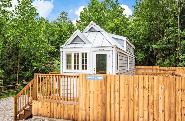 Tiny Home Cabin in Hocking Hills with 60 acres private trails
