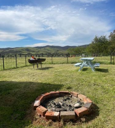 Tiny Home on Yass River - Private Farm Stay- Pet and Horse Friendly
