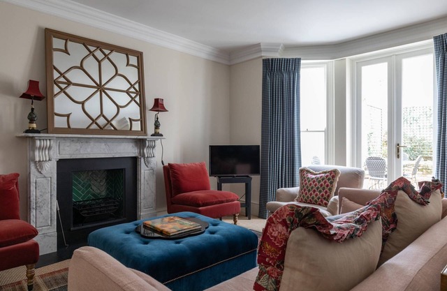 Tite Street IX by onefinestay