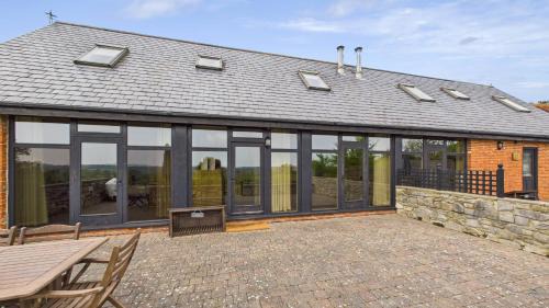 Tithe Barn a Stunning family home with panoramic views