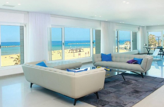TLV water front 5 star 500 meter Garden apartment for rent