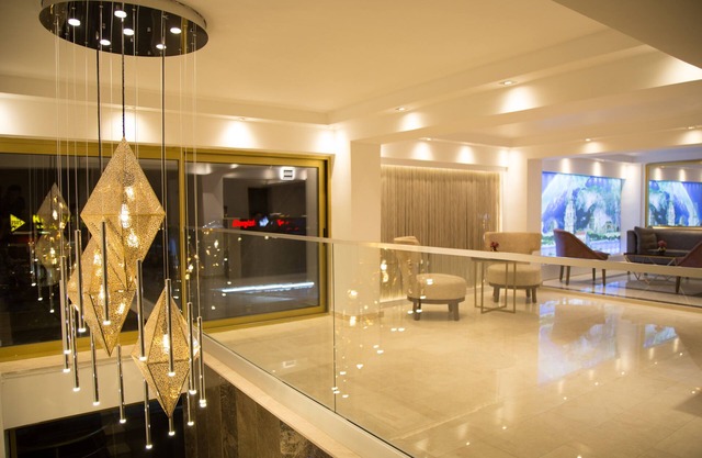 TN & CO Hotel