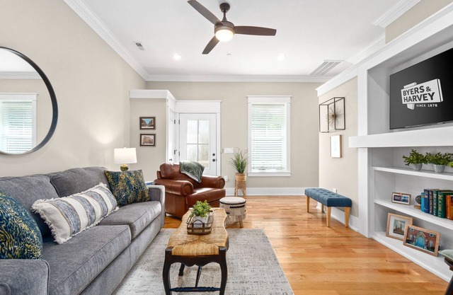 Todd's Place in Downtown Clarksville (638 Madison St, #5)