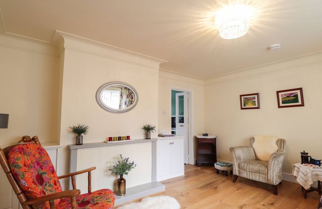 TOMMY'S, family friendly, character holiday cottage in Inverness