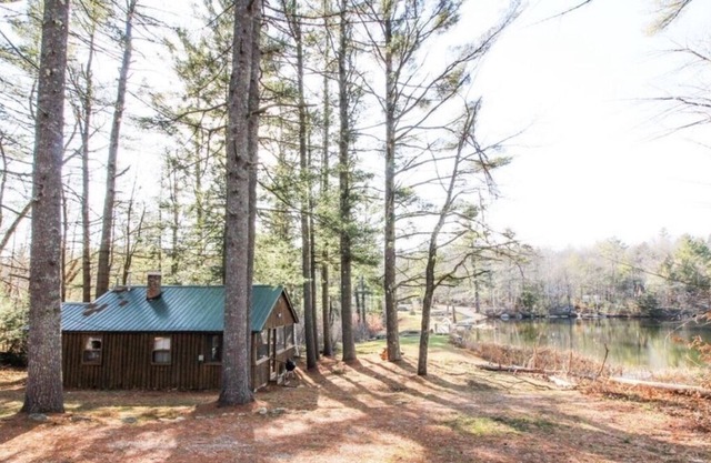 Tom’s Cabin on Lake Christopher