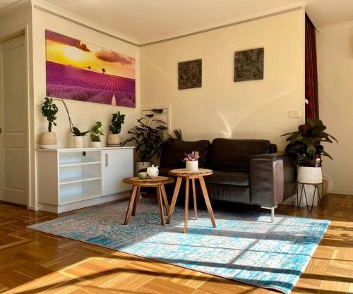 Top-floor, 3-bedroom apartment-close to CBD & ANU