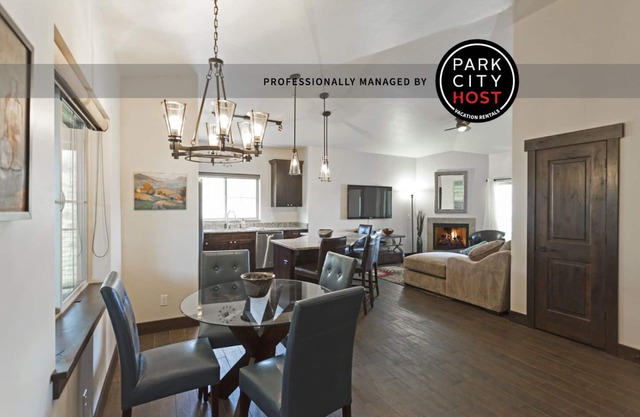 Top Floor Condo! 3BD/2BA Park city ski condo - Sleeps 7