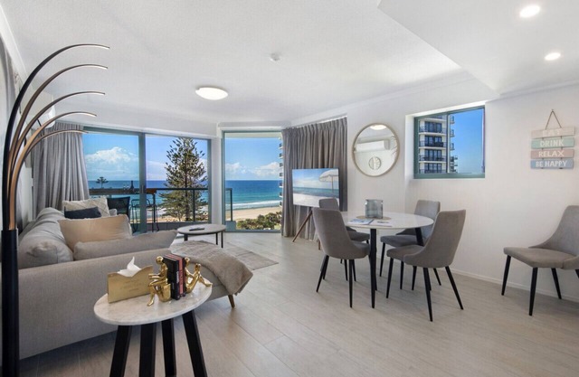 Top floor unit 2 bedrooms - Direct Beach Access