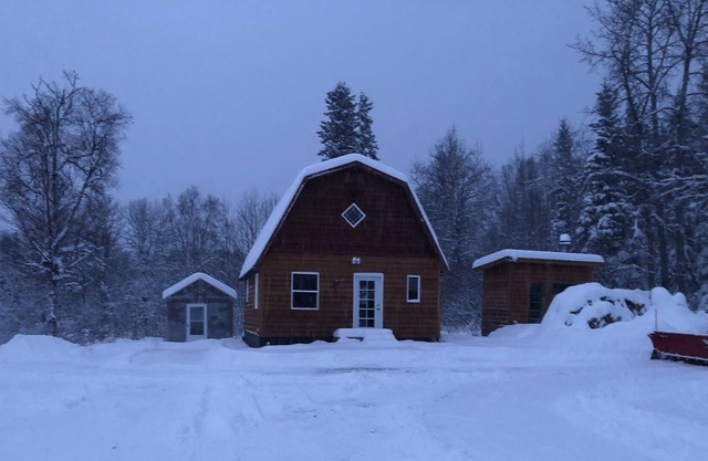 Top of The Hill Cabin Spacious Modern Cabin Awesome views near Kasilof River.