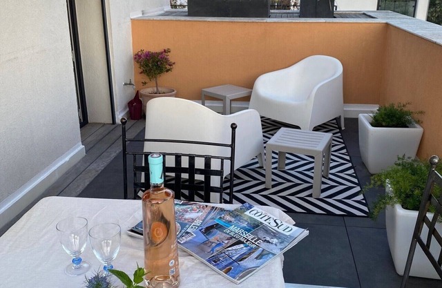 Top of villa for 2: calm and sunny holidays at the seaside