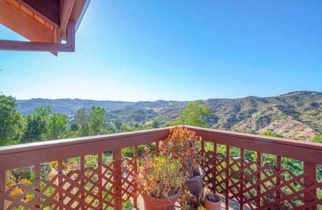 Topanga 3 bdrm/2ba mountain view home with huge deck.
