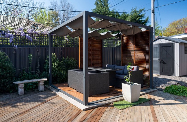 Touch of Luxury all to yourself - Close to City, Cafe, Parliament house