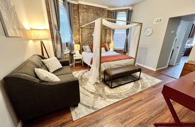 Tower Grove Studio 4 Miles Downtown with Fenced Yard Washer/Dryer Pet Friendly