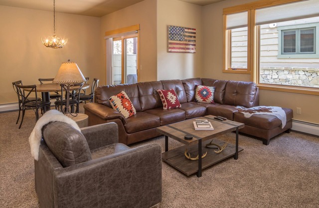Town Center Modern Rustic Townhouse - Contactless Check In