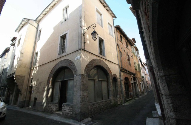 Town house with terrace on the roofs of old Cahors