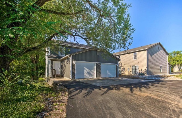 Townhome 1-Min Walk to Lake and Close to SDC!