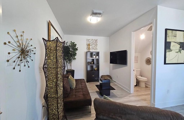 Townhome in central Tampa. Efficient floor plan with kitchen and half bath on the first floor. Upstairs has generous loft/office area, two bedrooms with ensuite bathrooms. On site laundry room.