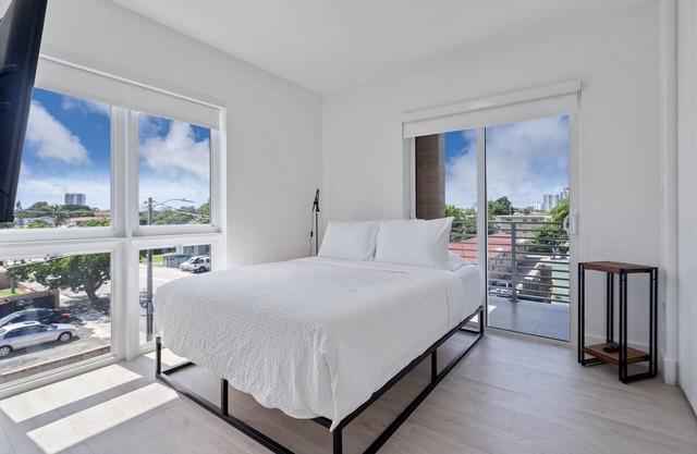 TOWNHOME W-BRICKELL,TERR wJACUZZI/BBQ/SHOWER,3B3B,SPECT.SKYLINE VIEW,2 PARKINGS