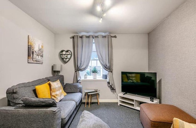 Townhouse Apartments 4 Bedroom High St Montrose